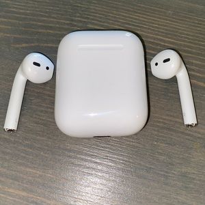 Airpods Generation 1 with COMPLIMENTARY CASE